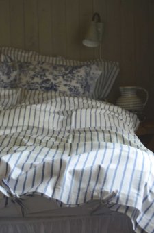 Pillowcase blue-white stripe
