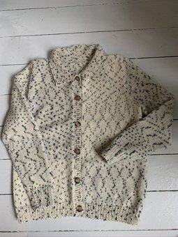 Hand knitted cardigan with collar